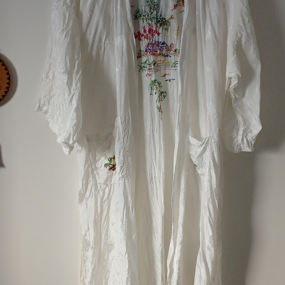 Vintage Rayon Golden Bee Embroidered Robe - Picture 13 of 14